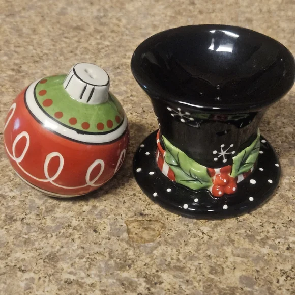 Ornament and Hat Holiday Salt And Pepper Shaker Set - Picture 2 of 6